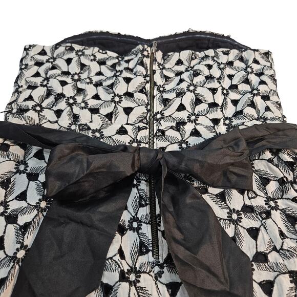 Anthropologie Moulinette Soeurs Overwhelmed Asters 3D Flower Eyelet Dress 8 - Picture 3 of 9